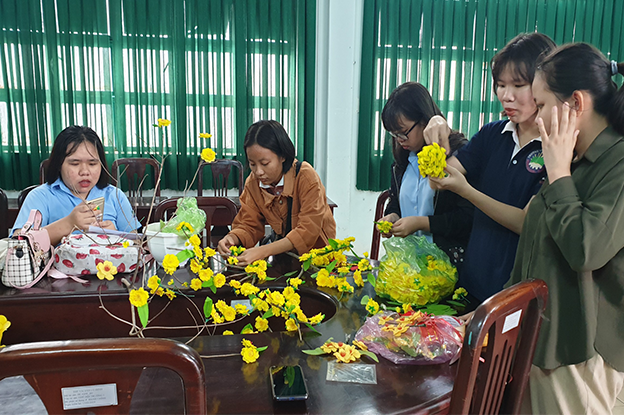 Dong Saigon College