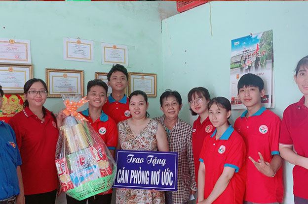 Dong Saigon College