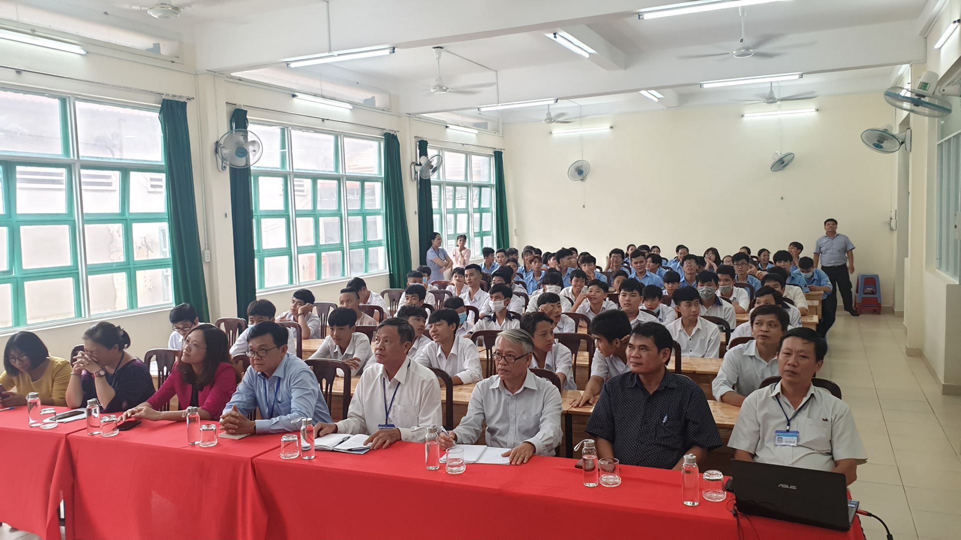 Dong Saigon College